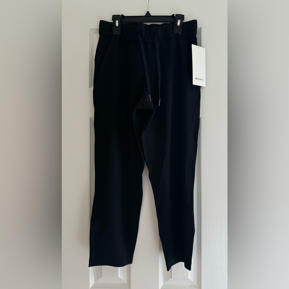 NWT Luluemon On the Fly crop - black